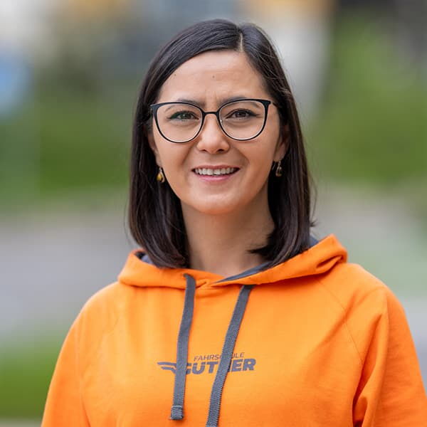 Fahrlehrerin -  Amine Akin